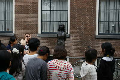 Anna Frank Statue